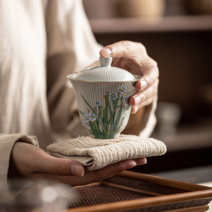 Guanlan Hand Painted Narcissus Covered <b>Teacup</b> Ceramic Vertical Stripe Heat Resistant Gaiwan For Afternoon Tea - Product Image 1