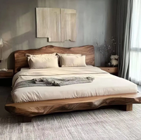 Cadre de lit en bois massif de style Japandi moderne et luxueux avec tête de lit en rotin tressé pour chambre principale, villa, hôtel, projet personnalisable