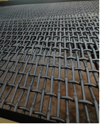 Maille de filtre linéaire tissée résistante à l'usure pour traitement thermique par trempage, pour le traitement des minerais de fer