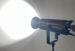 ไฟวิดีโอ LED แบบคู่สำหรับสตูดิโอพระเจ้า Sl300iii วัวขนาด2800K-6500K พร้อมแท่นวางสำหรับถ่ายภาพ - Product Image 4