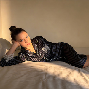 Pigiama a Righe in Poliestere Traspirante, Stile Casual, Raso a Maniche Corte e Pantaloni Lunghi, Adatto per l'Estate, <span class=keywords><strong>Camicia</strong></span> <span class=keywords><strong>da</strong></span> <span class=keywords><strong>Notte</strong></span> <span class=keywords><strong>Premaman</strong></span> <span class=keywords><strong>da</strong></span> <span class=keywords><strong>Donna</strong></span> - Product Image 3