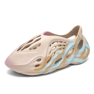 Sandales perforées Kanye 700, dessus en PVC camouflage, semelle intermédiaire en PU, semelle extérieure en EVA, semelle souple, tongs pour hommes, chaussures de plage, talon de 3 cm - Product Image 5