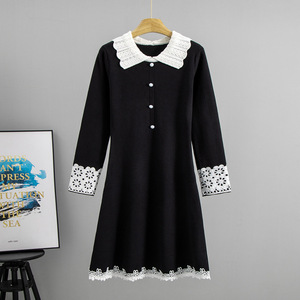 Vestido de Punto para Mujer con Cuello Peter Pan y Puños de Encaje, Corte Ajustado, Largo Medio, Otoño 2026 - Product Image 4