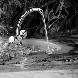 Mélangeur d'évier monotrou chromé avec bec coulé pour détergents - Product Image 3