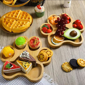 Plateau en bambou en forme de patte d'ours pour fruits, collations, repas d'enfants et fêtes à la maison - Product Image 1