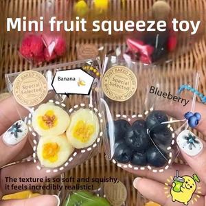 Juguete Antiestrés de Frutas Simuladas para Niños, Bolsa de Fricción Súper Suave con Lodo Pegajoso de Arándanos, Fresas y Kiwi, para Todas las Edades - Product Image 3