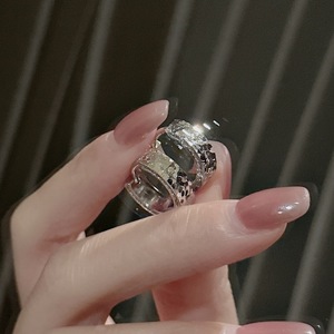 Boucles d'oreilles en argent pur S925, glace pilée, avec un design artistique simple et luxueux, accessoires d'oreille scintillants - Product Image 1