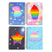 Soododo Designs Nouveauté Couleurs Variées Personnalisées Couverture en Silicone à Bulles Spirale Anti-stress pour Carnets et Journaux Vente en Gros