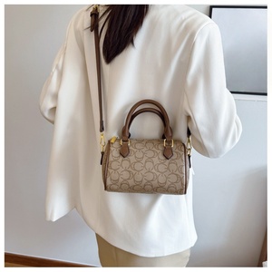 Sac bandoulière décontracté pour femme, style occidental, avec fermeture éclair, portable, texture raffinée, design géométrique, classique et tendance, au design simple et unique - Product Image 6