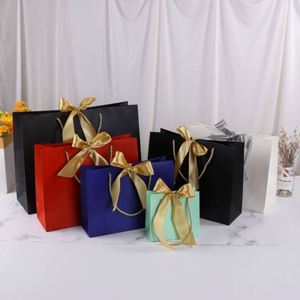 ถุงกระดาษช้อปปิ้งสั่งทำขายส่ง พิมพ์โลโก้ ถุงของขวัญกระดาษหรูหรา พร้อมหูหิ้ว - Product Image 2