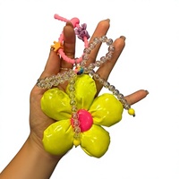 Petit porte-clés en cuir verni et toile avec breloque en forme de fleur, accessoire de décoration, petit cadeau
