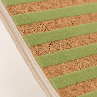 Planche à gratter pour chat Wave, type S, en liège naturel avec surface de grattage en feutre pour chats d'intérieur, tapis rayé vert et marron