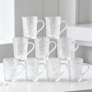 Tasses à café vintage en verre transparent avec motif de baies de houx dorées, élégantes tasses décoratives de Noël - Product Image 2