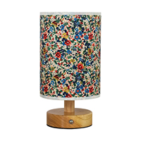 Lampe de chevet LED minimaliste nordique avec abat-jour cylindrique en tissu de lin et base en bois massif, lumière d'ambiance pour chambre et salon