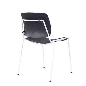 Chaise de salle à manger en plastique empilable moderne et économique avec pieds en métal pour l'école et l'atelier - Product Image 3