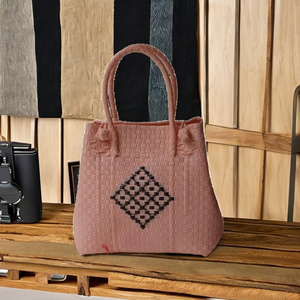 ถุงพลาสติกทอของผู้หญิงทำด้วยมือเป็นมิตรกับสิ่งแวดล้อมและสีสดใส-ทำจากวัสดุรีไซเคิลเครื่องแต่งกายตามสั่ง - Product Image 1