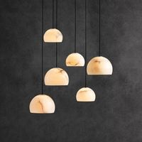 Luminaire suspendu moderne de luxe tout en cuivre, design minimaliste inspiré du zen, restaurant, bar, comptoir, salle à manger avec lampe en marbre tout en cuivre