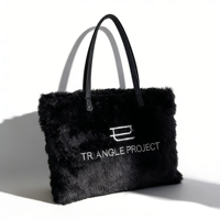 Sac fourre-tout en fausse fourrure pelucheuse avec poignées contrastées, sac à bandoulière doux et moelleux, sac à main personnalisé avec logo brodé pour femmes