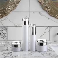 Ensemble de contenants cosmétiques en verre blancs vides, flacons et vaporisateurs de haute qualité sérigraphiés pour crème, tonique, sérum et diffuseur
