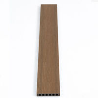 Planches de terrasse WPC aspect bois, profil bas, imperméables pour usage extérieur 140-23mm