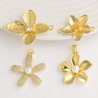 ASJEWELRY Petit pendentif connecteur floral en forme de fleur avec perles et zircone cubique pour bracelet, composant de fabrication de bijoux en cuivre plaqué or DIY chma706