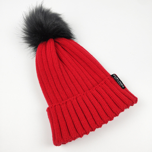 OEM classique acrylique fourrure Bobble épais côtelé câble tricot femmes Beanie personnalisé marron cuir patchs <span class=keywords><strong>pompon</strong></span> chapeaux d'hiver pour les dames - Product Image 1