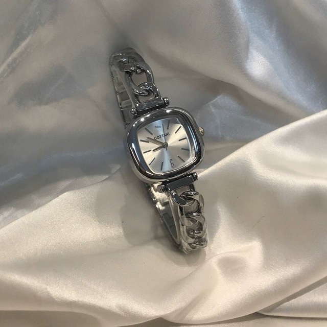 Small-Dial Women's WatchElegant, Minimalist, and Vintage-inspired; Understated Luxury; Versatile Strap; Quartz Movement