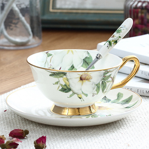 <span class=keywords><strong>Taza</strong></span> de café de porcelana de lujo de estilo campestre europeo, juego de platillos y tazas de porcelana de China con borde dorado y cuchara, venta al por mayor - Product Image 3