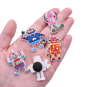Breloques de chaussures personnalisées en PVC sur le thème de la science-fiction : robots, OVNIs et extraterrestres – Pins décoratifs cool pour sabots DIY - Product Image 3
