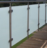 Film de verre feuilleté PVB blanc laiteux de haute qualité pour la construction de balustrades en verre de balcon