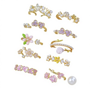 Anello Francese di Lusso Leggero Primaverile ed Estivo con Camelia Viola Leggermente Inclinata, Design di Nicchia con Apertura Regolabile - Product Image 3