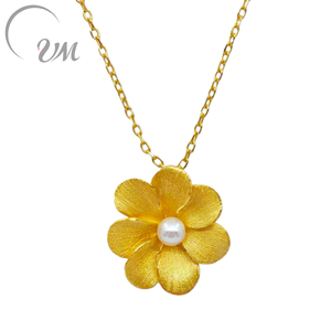 Collier pendentif en argent 925 plaqué or, forme de fleur, minimaliste, pour fiançailles et mariage, vente en gros, perle d'eau douce, par UM Jewelry - Product Image 1