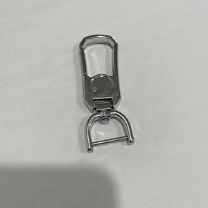 Llavero de aleación de metal cromado para coche, accesorio colgante de regalo, primavera 2023 - Product Image 2