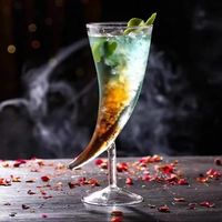 Gobelet de bar en corne de lune moderne créatif verre à vin en verre isolé populaire pour les fêtes Design personnalisé