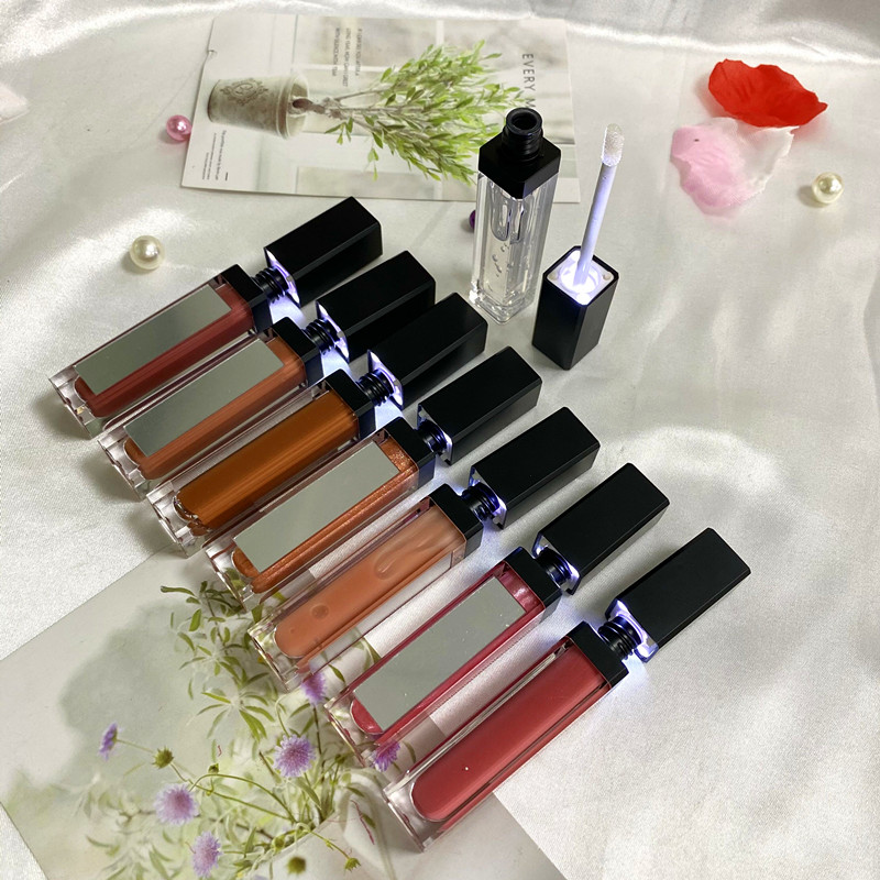 Neuankömmling Private Label Vegan Glossy Lip gloss Großhandel LED-Licht mit Spiegel Lip gloss