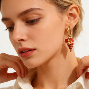 Orecchini Pendenti a Conchiglia in Acciaio Inossidabile Placcato Oro 18K, Stile Bohémien Minimalista Oceanico, Gioielli da Donna con Perla Imitazione - Product Image 5
