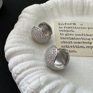 Pendientes de Plata de Ley S925, Estilo Italiano, con Bola Redonda, Diseño de Lujo Ligero, Básicos y Modernos, Venta al por Mayor - Product Image 4