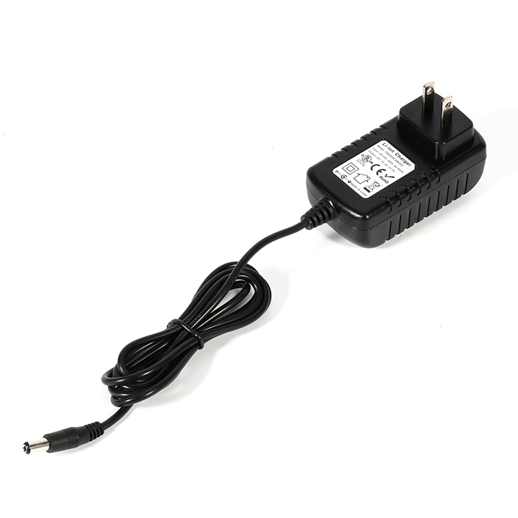 Caricabatterie Intelligente 20W Per Batterie NiCd/NiMH - Rilevamento Automatico Tensione 6V/7.2V/8.4V/9.6V Con LED