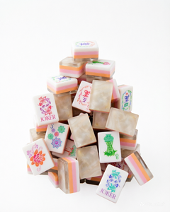 ชุ<span class=keywords><strong>ด</strong></span>ไพ่นกกระจอก<span class=keywords><strong>ส</strong></span>ีมาการอง<span class=keywords><strong>ส</strong></span>ุดหรู 4 ชั้น ทำจากอะคริลิกแบบอเมริกัน พร้อมลวดลายนกและ<span class=keywords><strong>ด</strong></span>อกไม้ ชุ<span class=keywords><strong>ด</strong></span>เกมครบชุ<span class=keywords><strong>ด</strong></span> 166 ชิ้น - Product Image 2