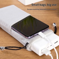 Sac souple personnalisé en gros avec logo gaufré, couleur unie, réutilisable, pour batterie externe, emballage à cordon pour téléphone portable et écouteurs