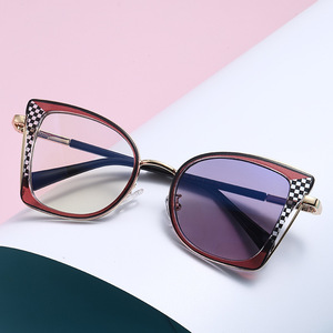 Lunettes de soleil à changement de couleur tendance pour femmes, protection UV400, monture en métal TR, verres PC, style transfrontalier - Product Image 1