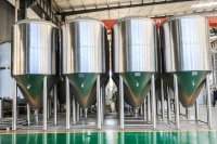 Réservoir de stockage d'eau en acier inoxydable de 2000 L pour équipement de brasserie usagé avec garantie de 5 ans