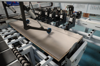 Scie à portes automatique à quatre côtés Mingan NP280M avec 1 scie à coupe transversale et 2 scies à refendage, machine de découpe de chants de portes CNC