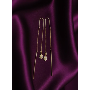 Pendientes de Perlas Doradas con Diseño de Flor | Delicados Pendientes de Cadena con Forma de Margarita |   Pendientes Minimalistas Florales con Diseño de Anillo Atravesado - Product Image 6