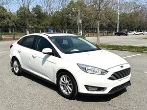 Auto Usado Barato, Ford Focus 2015, Gasolina, 4 Puertas, 5 Plazas, HATCHBACK, 1.0L GTDi EcoBoost 125 Super Power Style, Automático, en Stock - Product Image 2