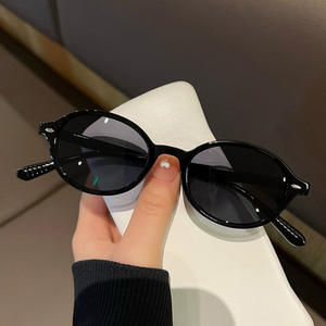 Lunettes de soleil ovales midi à monture fine UV400, nouvelle mode 2025, style rétro tendance, style urbain, orange vert - Product Image 4