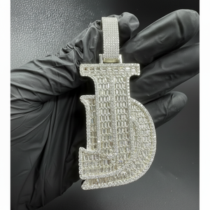 จี้เพชรโมอิสซาไนต์ทรงฮิปฮอปแบบกำหนดเอง ตัวอักษร JD จี้รูปตัวอักษรเงินแท้ 925 ประดับเพชรทรงบาแกตต์ เครื่องประดับจี้และชาร์มคุณภาพสูง - Product Image 1