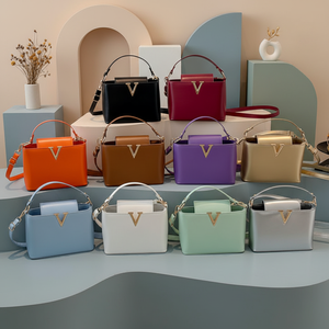 <span class=keywords><strong>Sac</strong></span> à main de luxe pour <span class=keywords><strong>femme</strong></span> avec accent métallique en V, nouvelle mode, 10 couleurs, <span class=keywords><strong>sac</strong></span> à <span class=keywords><strong>bandoulière</strong></span> avec poignée supérieure - Product Image 1