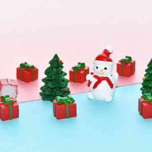 Nuevas y Lindas Figuras Decorativas de Resina de Muñecos de Nieve Navideños, Adorno Navideño en Miniatura - Product Image 6