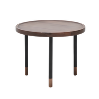 Table basse contemporaine pour salon, plateau rond en bois de noyer foncé, base en métal noir, accents en cuivre